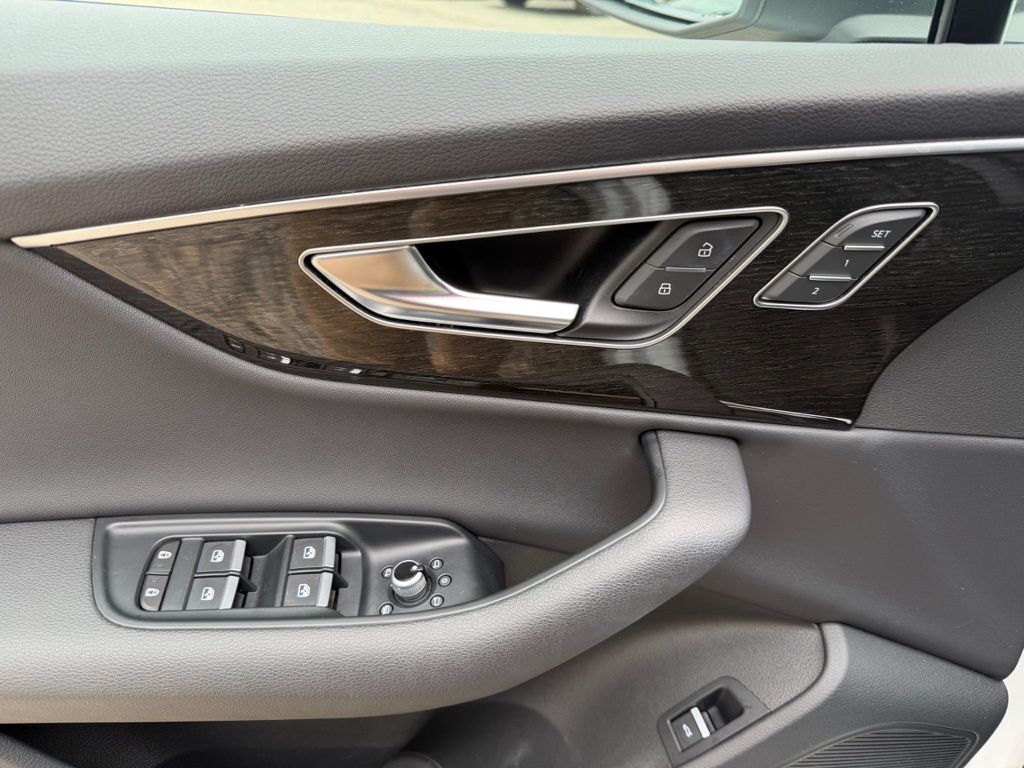 2022 Audi Q7 Premium Plus - Photo 11