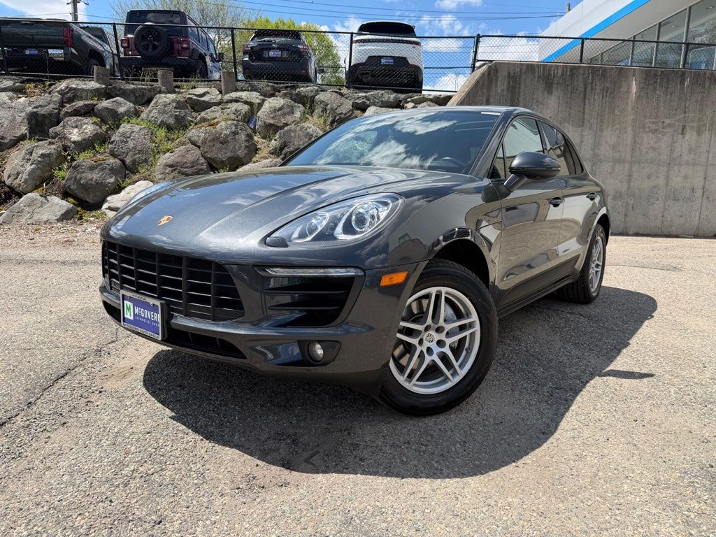 2017 Porsche Macan -'s photo