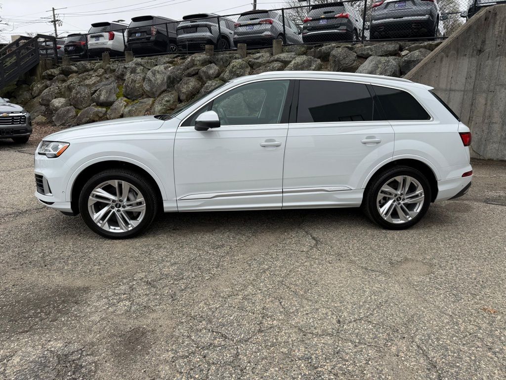 2022 Audi Q7 Premium Plus - Photo 2