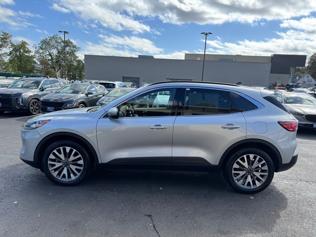 2020 Ford Escape Titanium photo 2