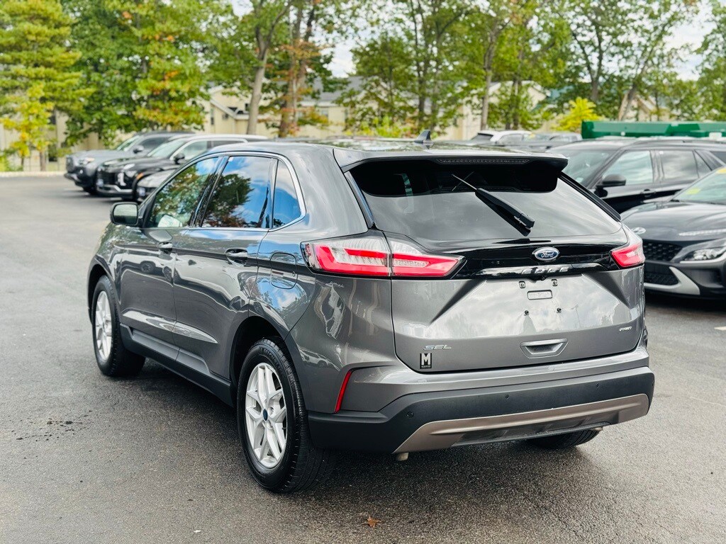 2022 Ford Edge SEL photo 3