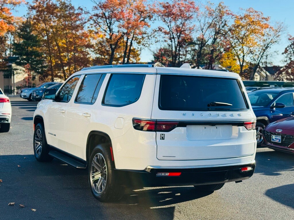 2023 Jeep Wagoneer Base photo 4