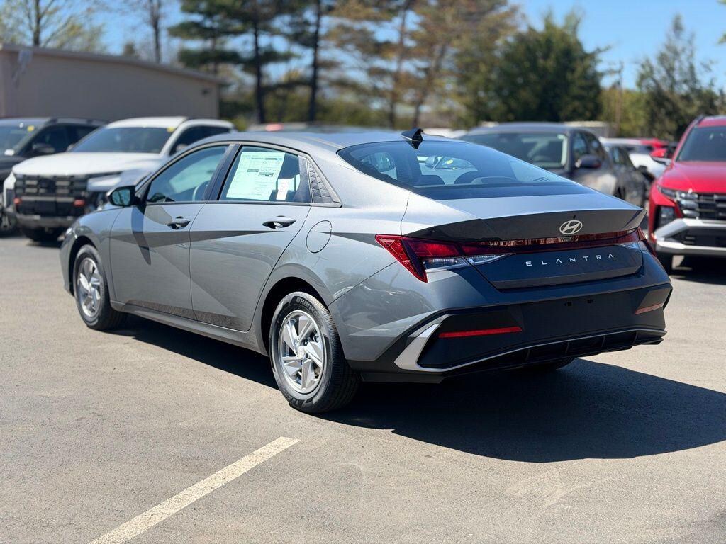New 2026 Hyundai Elantra SE Sedan