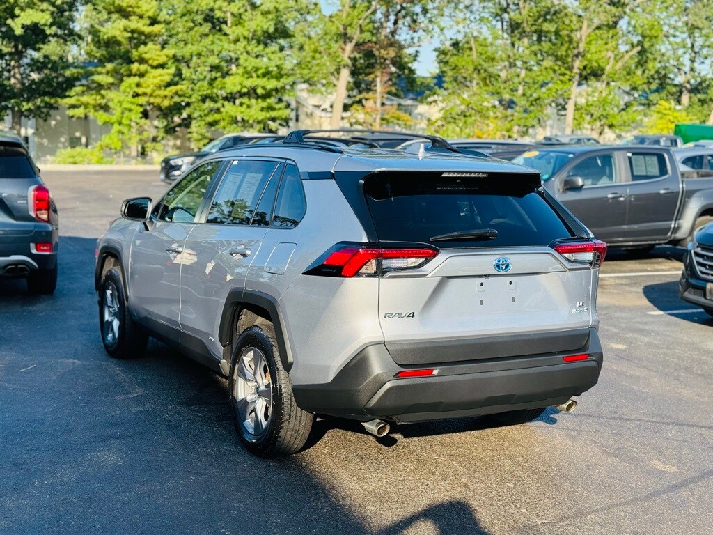2022 Toyota RAV4 Hybrid LE photo 4