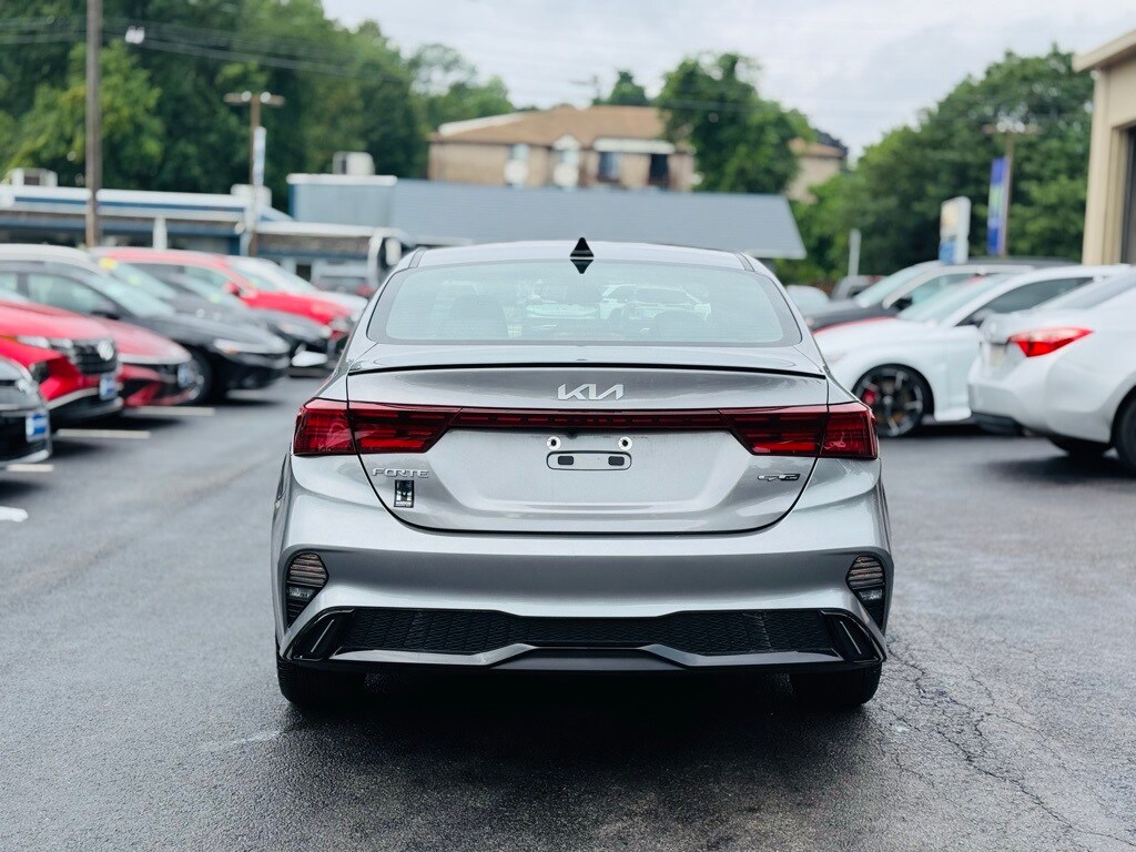2023 Kia Forte GT-Line photo 4