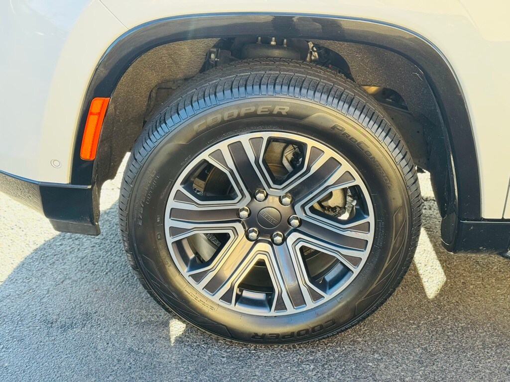 2023 Jeep Wagoneer Base photo 3