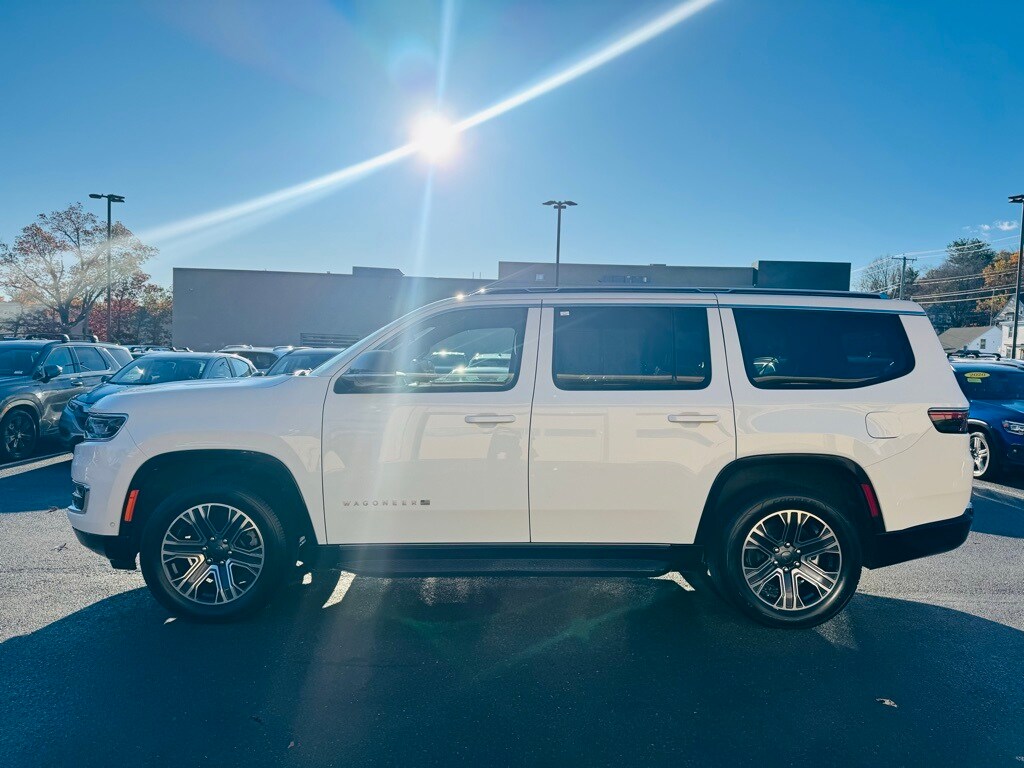 2023 Jeep Wagoneer Base photo 2