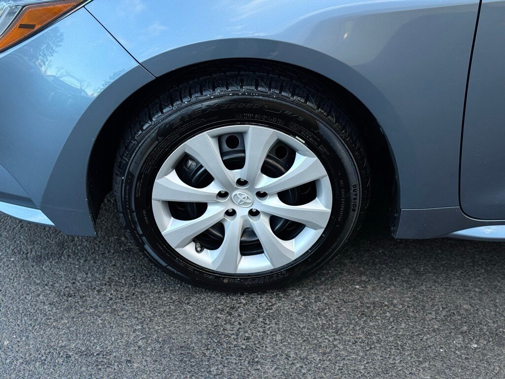 2022 Toyota Corolla LE photo 3