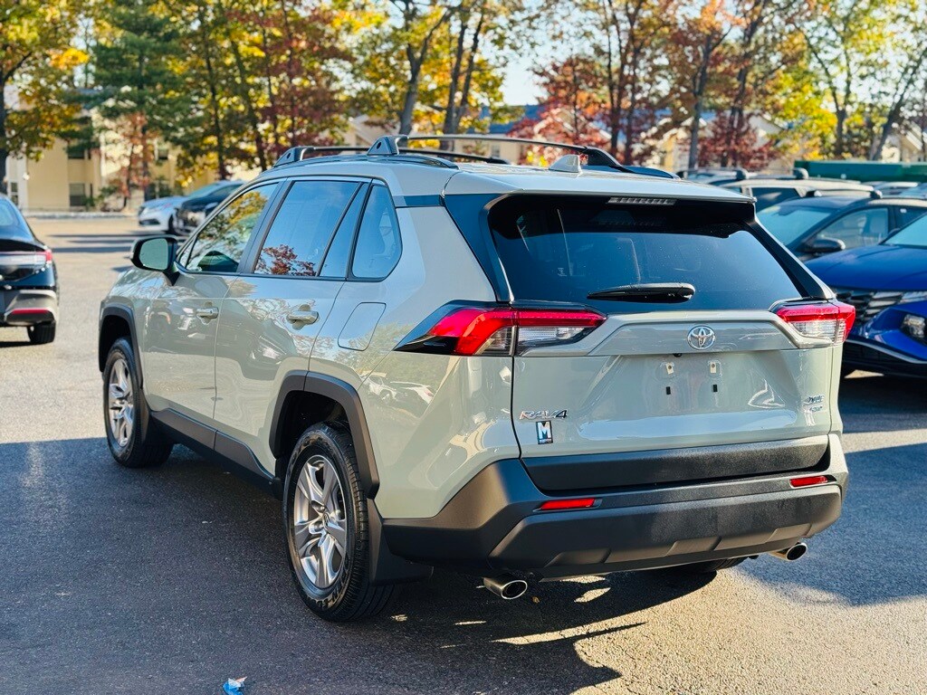2023 Toyota RAV4 XLE photo 4