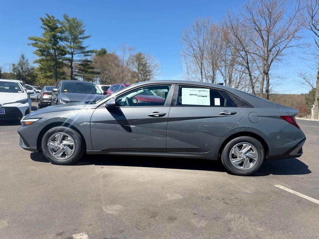 New 2026 Hyundai Elantra SE Sedan