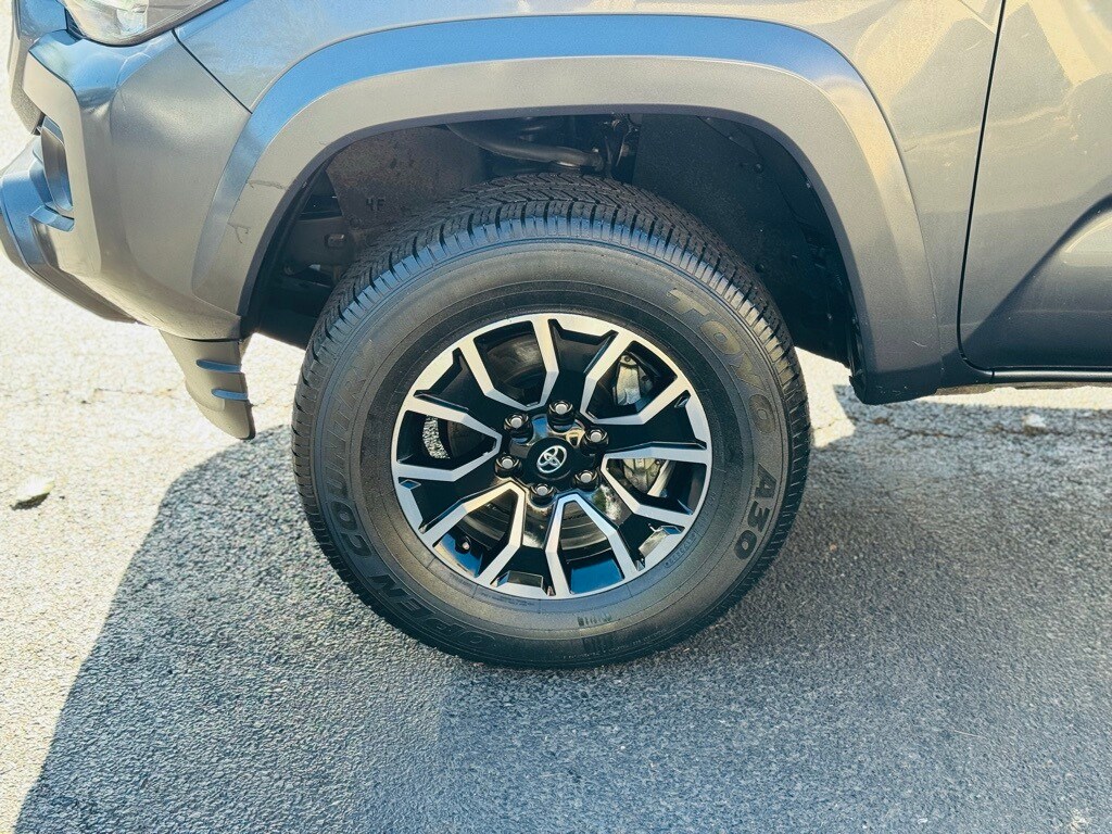 2023 Toyota Tacoma TRD Sport V6 photo 2