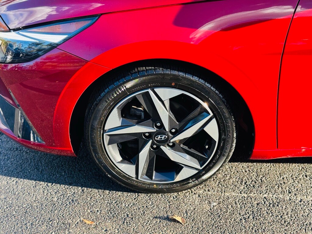 2023 Hyundai Elantra Limited photo 3