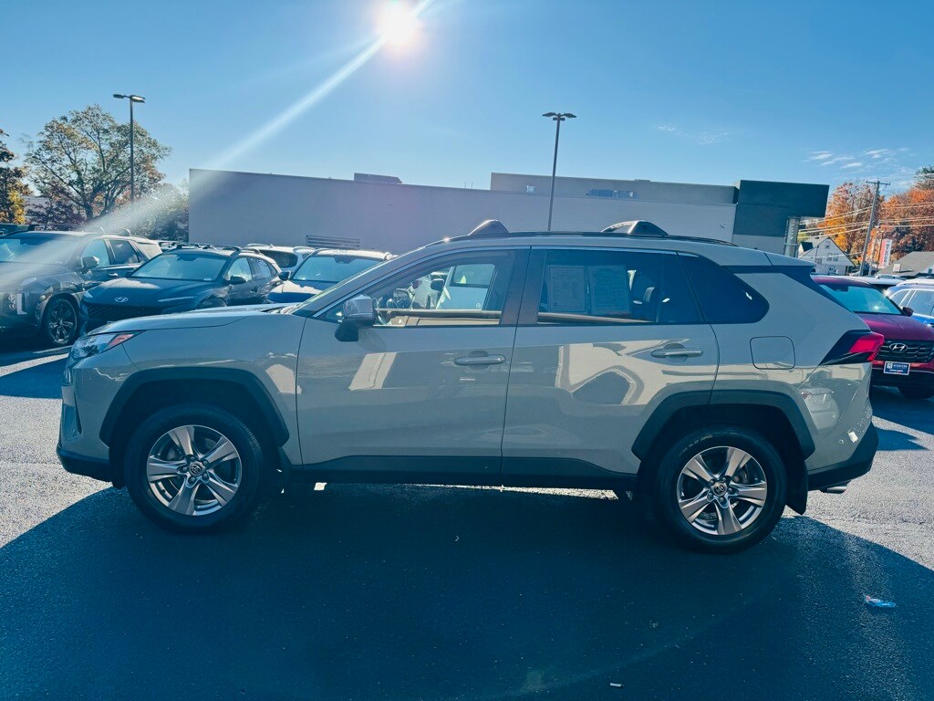 2023 Toyota RAV4 XLE photo 2
