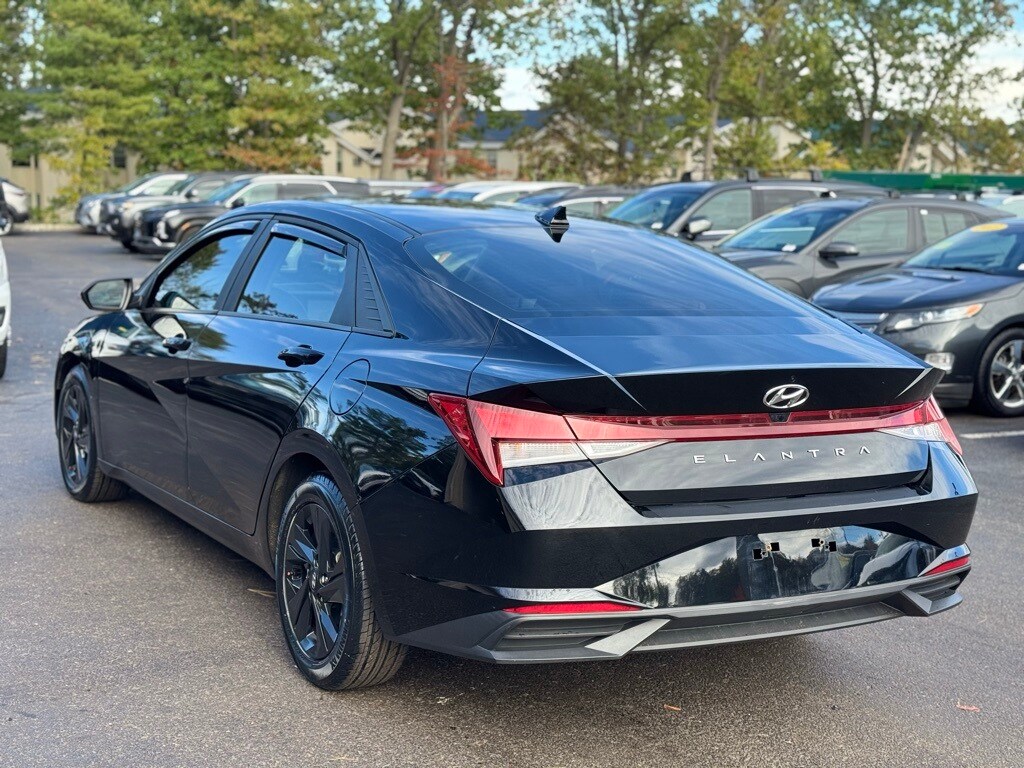2023 Hyundai Elantra SEL photo 4