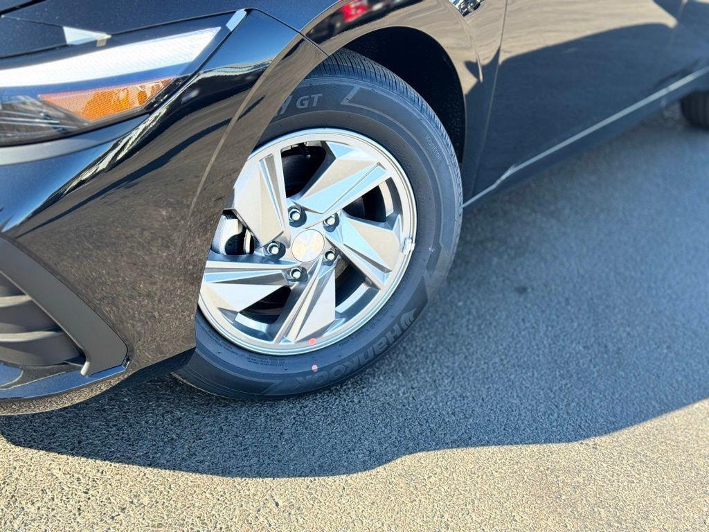 New 2026 Hyundai Elantra SE Sedan