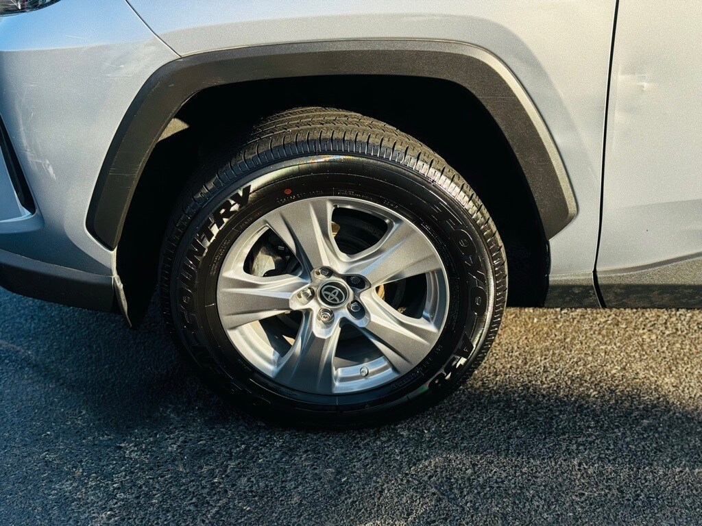 2022 Toyota RAV4 Hybrid LE photo 3