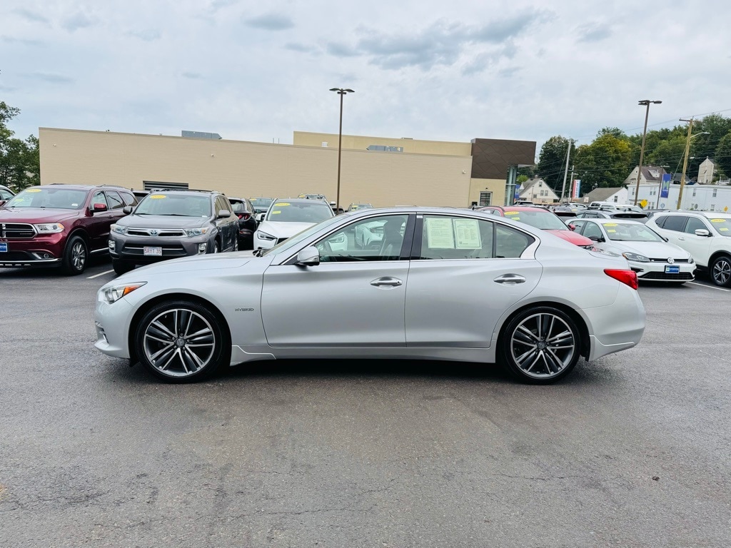 2016 Infiniti Q50 Hybrid photo 2