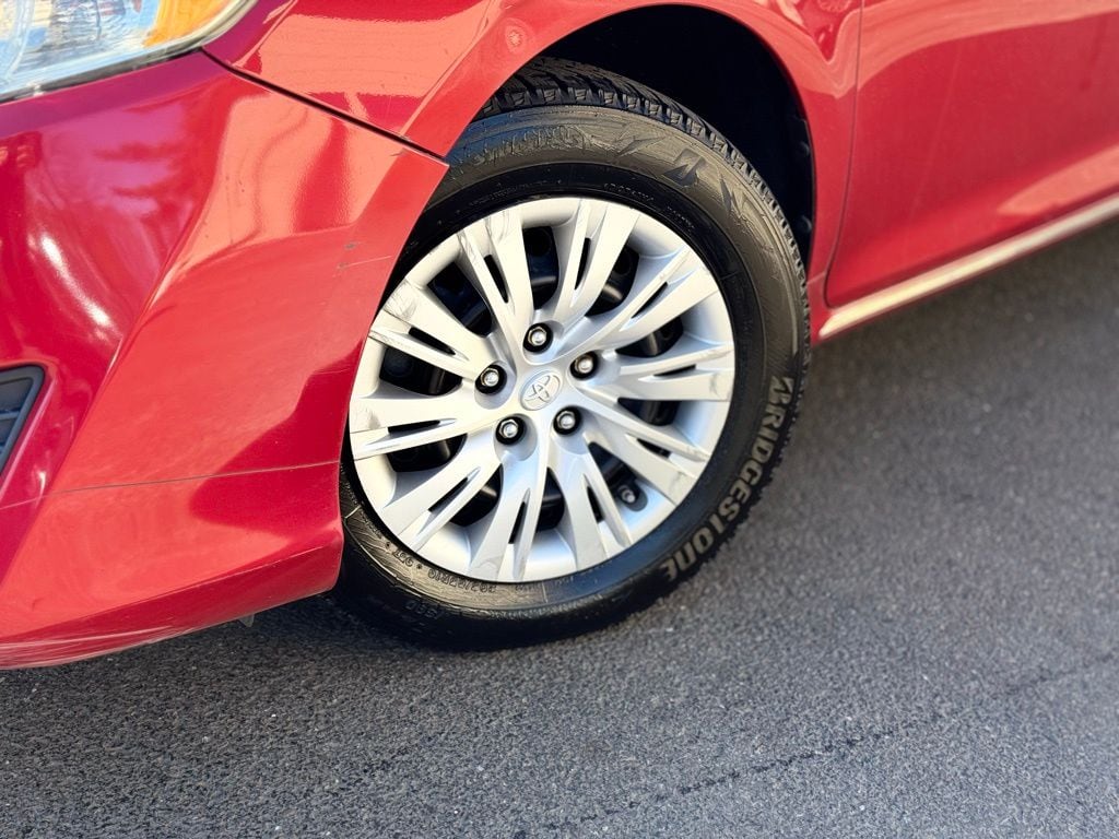 Used 2014 Toyota Camry LE Hybrid with VIN 4T1BD1FK0EU138225 for sale in Leominster, MA