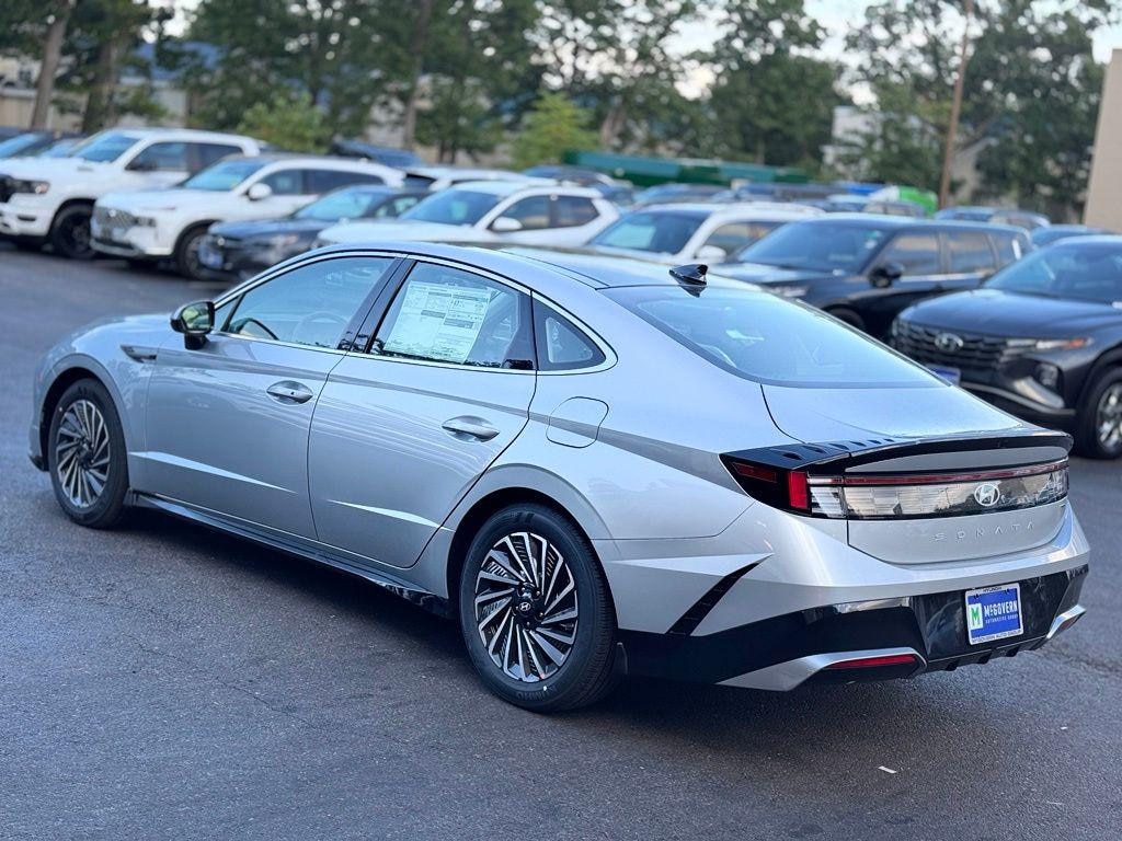 New 2026 Hyundai Sonata Hybrid SEL Sedan