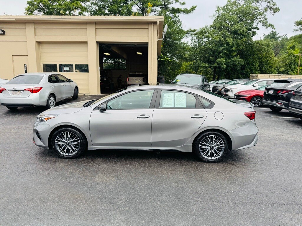 2023 Kia Forte GT-Line photo 2