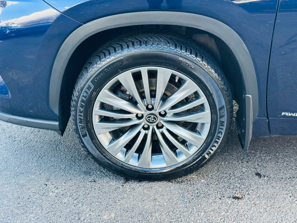 2022 Toyota Highlander Hybrid Platinum photo 3