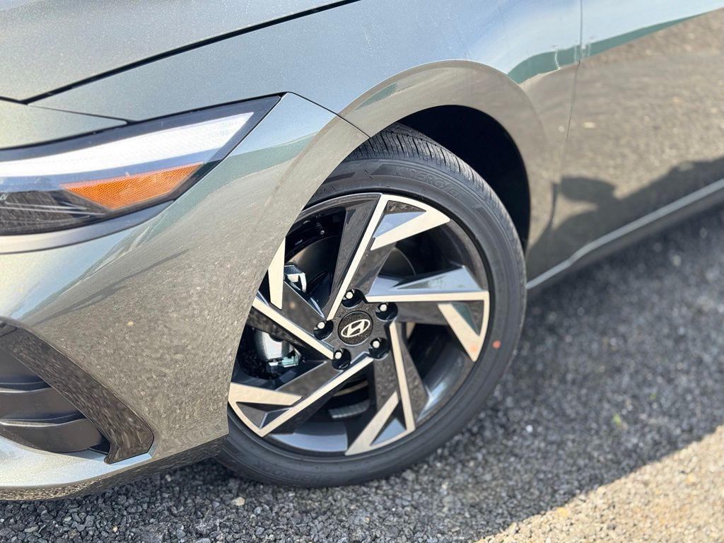 New 2026 Hyundai Elantra Limited Sedan