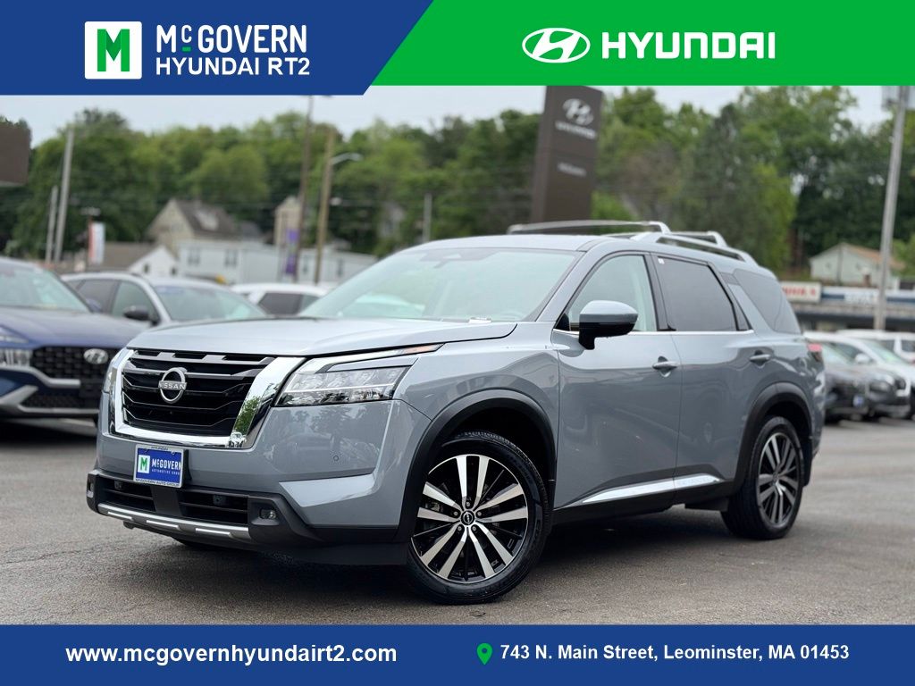 2023 Nissan Pathfinder Platinum 4WD's photo