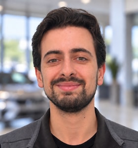 Staff member Devon Oliveira  from f96b694ab103