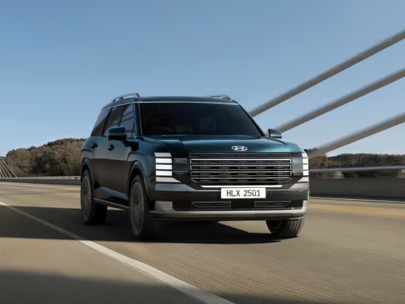  2026 Hyundai Palisade Hybrid on the highway