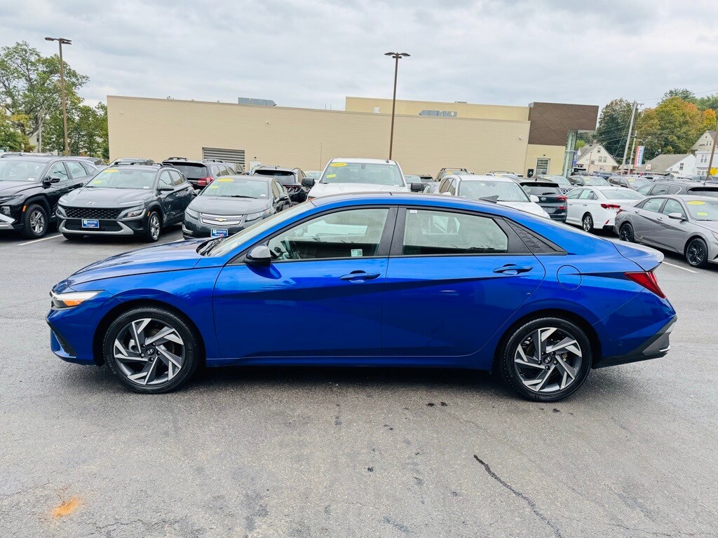 2025 Hyundai Elantra SEL Sport photo 2