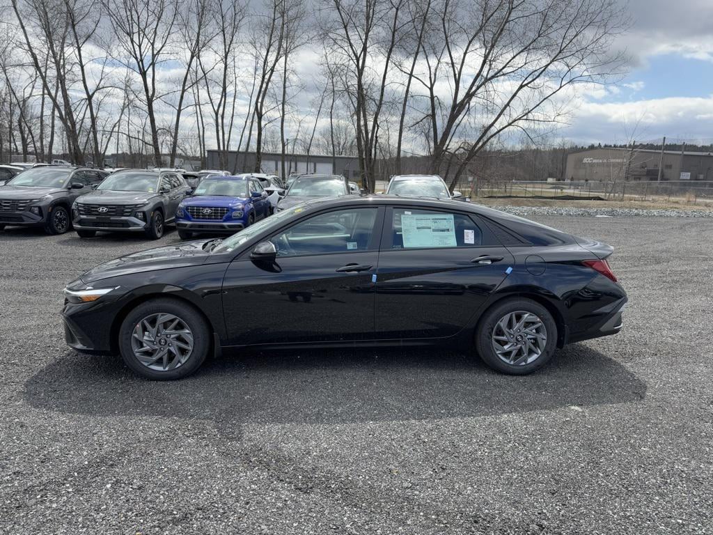 New 2025 Hyundai Elantra Hybrid Blue Sedan