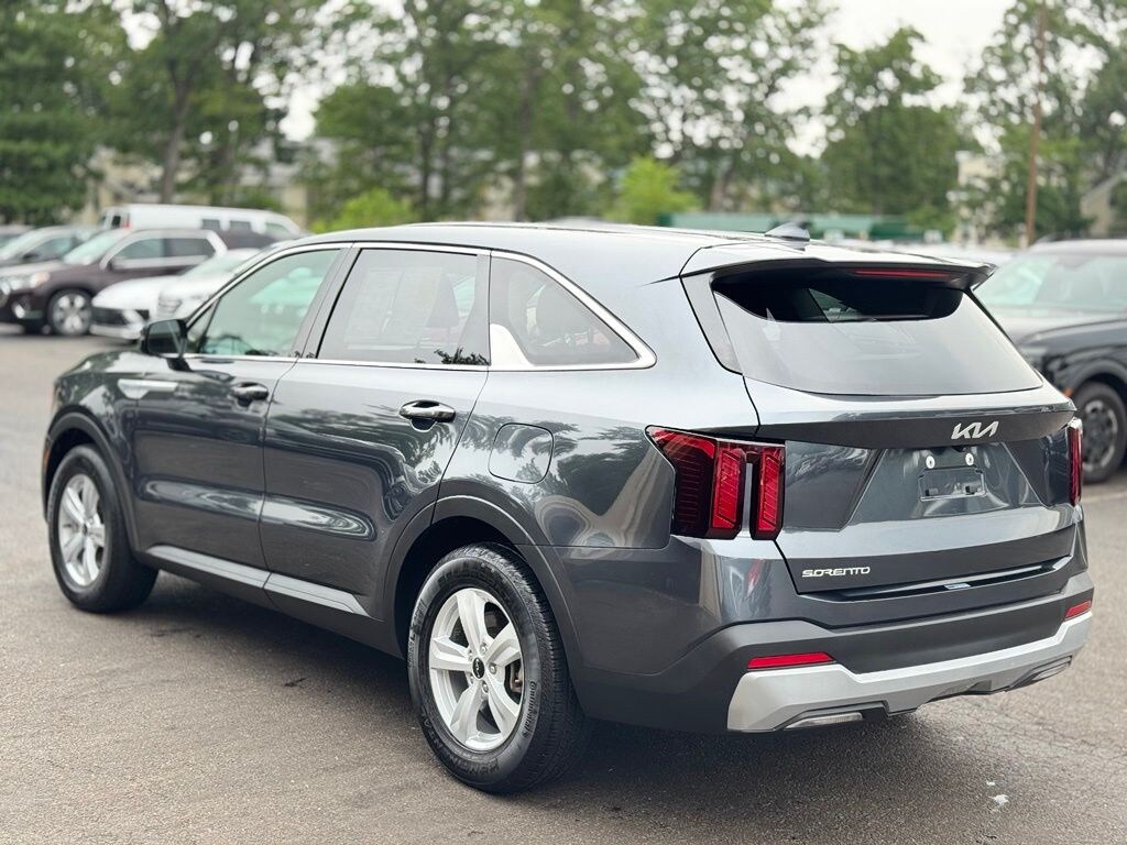 Used 2024 Kia Sorento LX SUV
