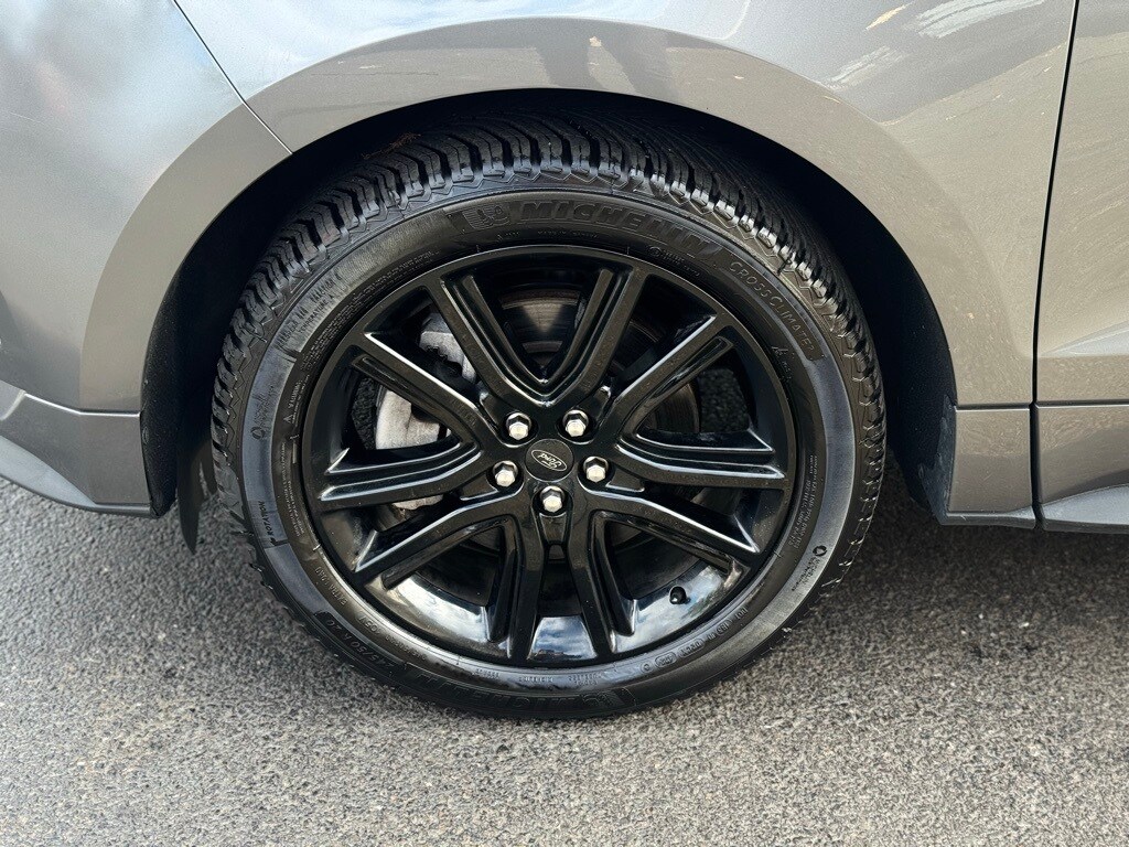 2022 Ford Edge ST photo 2