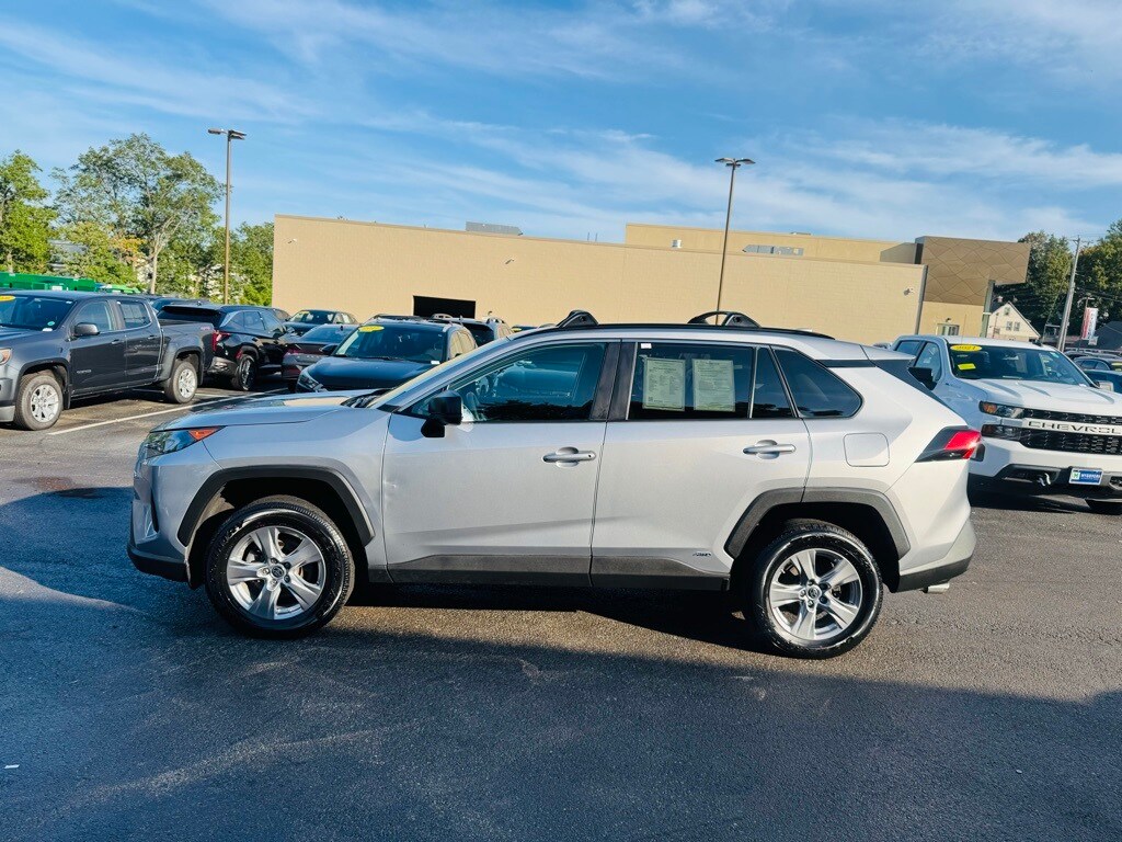 2022 Toyota RAV4 Hybrid LE photo 2