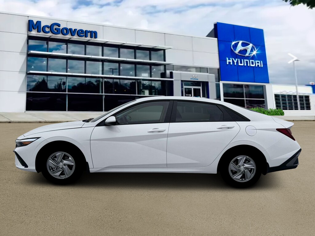 New 2026 Hyundai Elantra SE Sedan