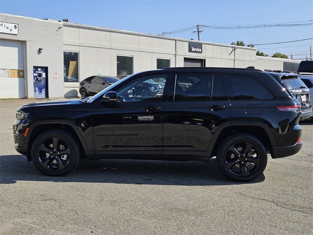 2023 Jeep Grand Cherokee Limited photo 2
