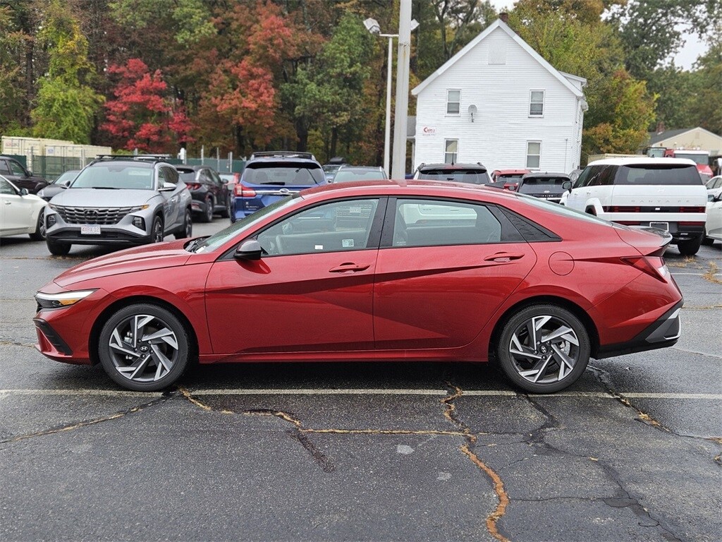 2025 Hyundai Elantra SEL Sport photo 2