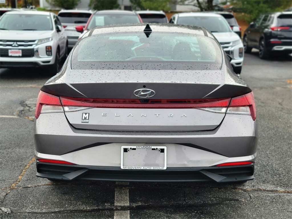 2023 Hyundai Elantra SEL photo 4