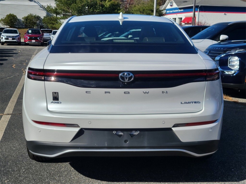 2023 Toyota Crown Limited photo 3
