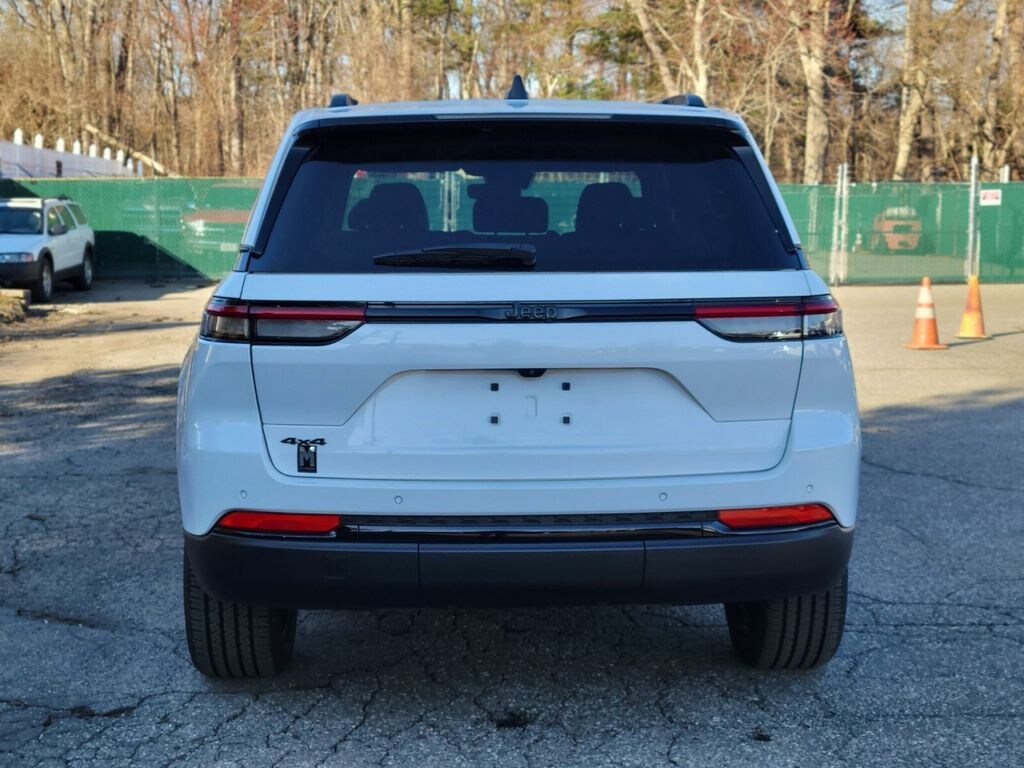 Used 2023 Jeep Grand Cherokee Altitude SUV