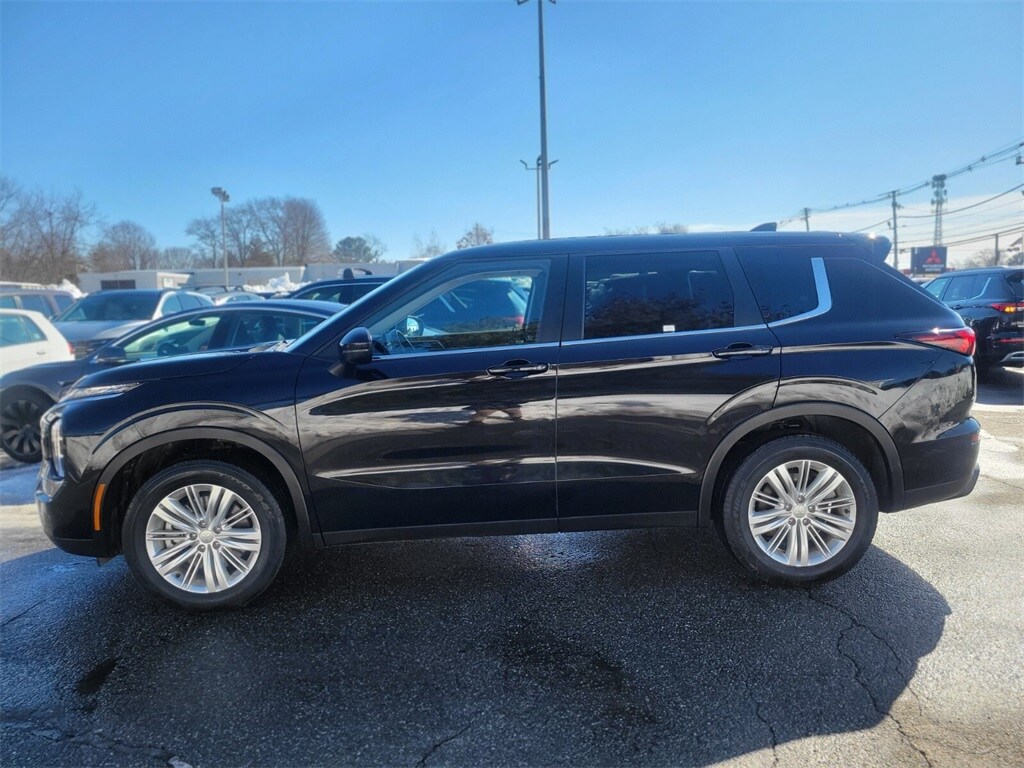 Used 2024 Mitsubishi Outlander ES SUV