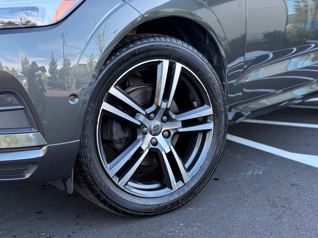 Used 2018 Volvo XC60 Momentum with VIN LYV102RK6JB114027 for sale in Wilmington, MA