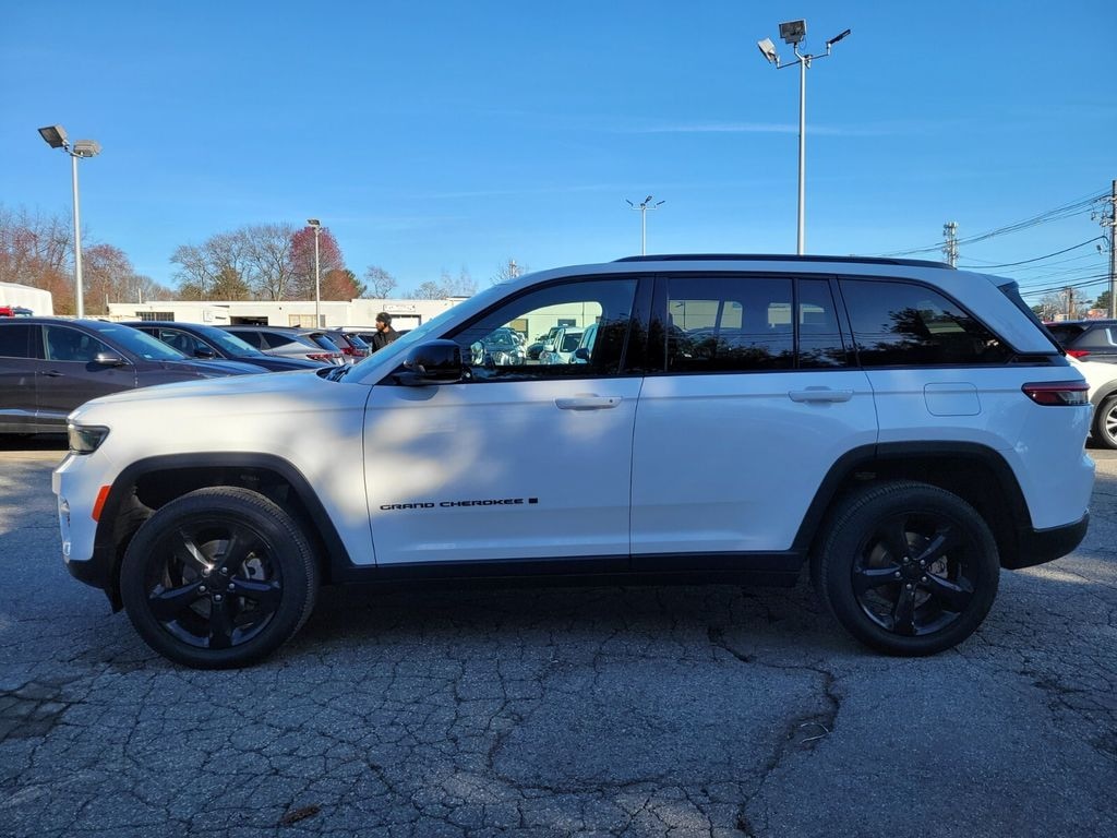 Used 2023 Jeep Grand Cherokee Altitude SUV