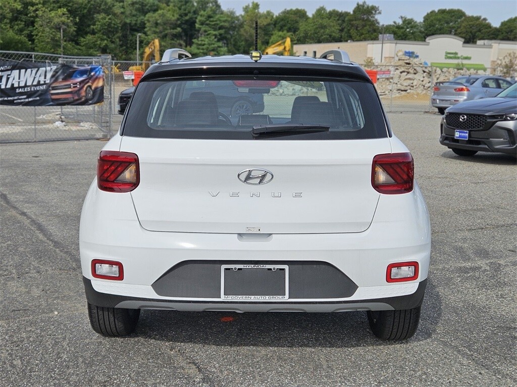 2025 Hyundai Venue Limited photo 4