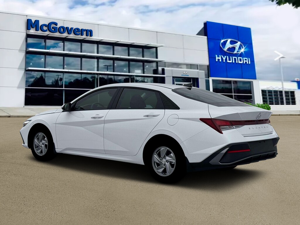 New 2026 Hyundai Elantra SE Sedan