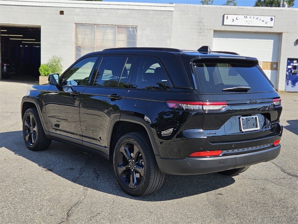 2023 Jeep Grand Cherokee Limited photo 3