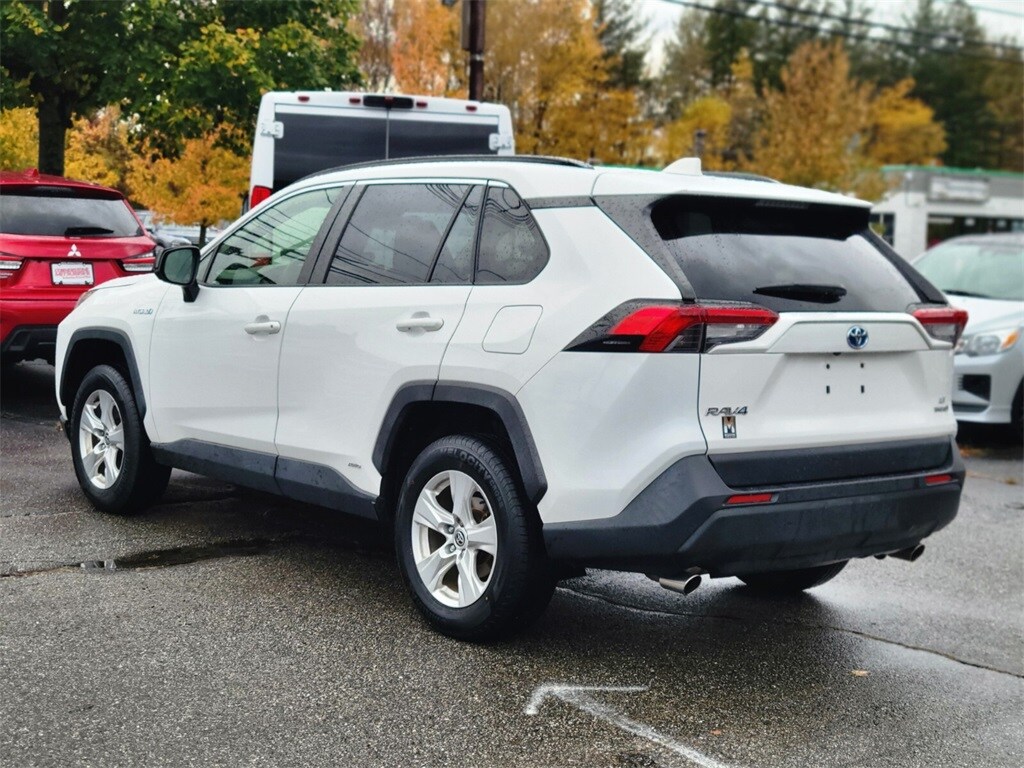 2020 Toyota RAV4 Hybrid LE photo 3