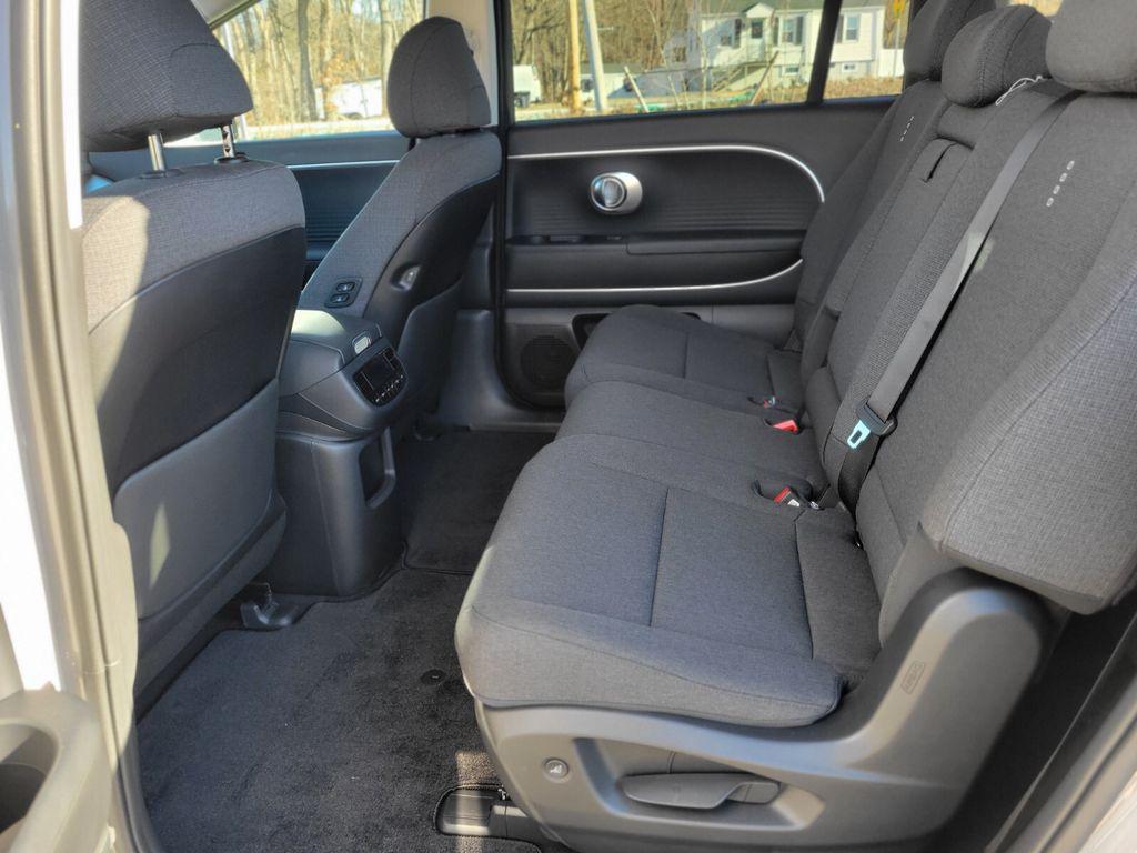 2026 Hyundai IONIQ 9 SE - Photo 14