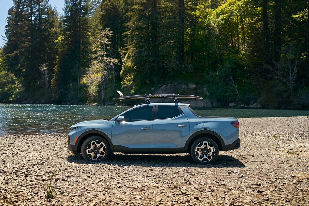 Hyundai Santa Cruz by the beach