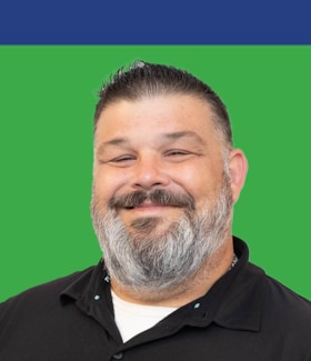 Staff member Angelo Noe from 069bc08f3886
